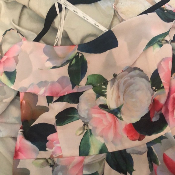 Floral dress. - Picture 5 of 5